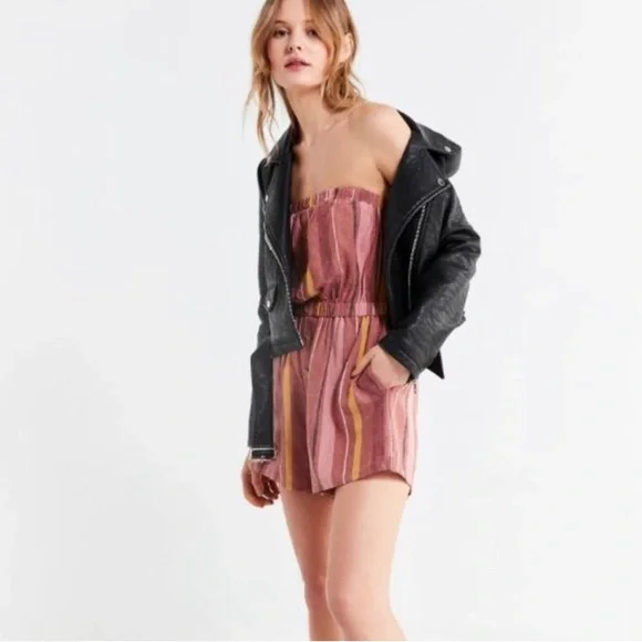 NWT Urban Outfitters strapless shorts romper. - Picture 3 of 9